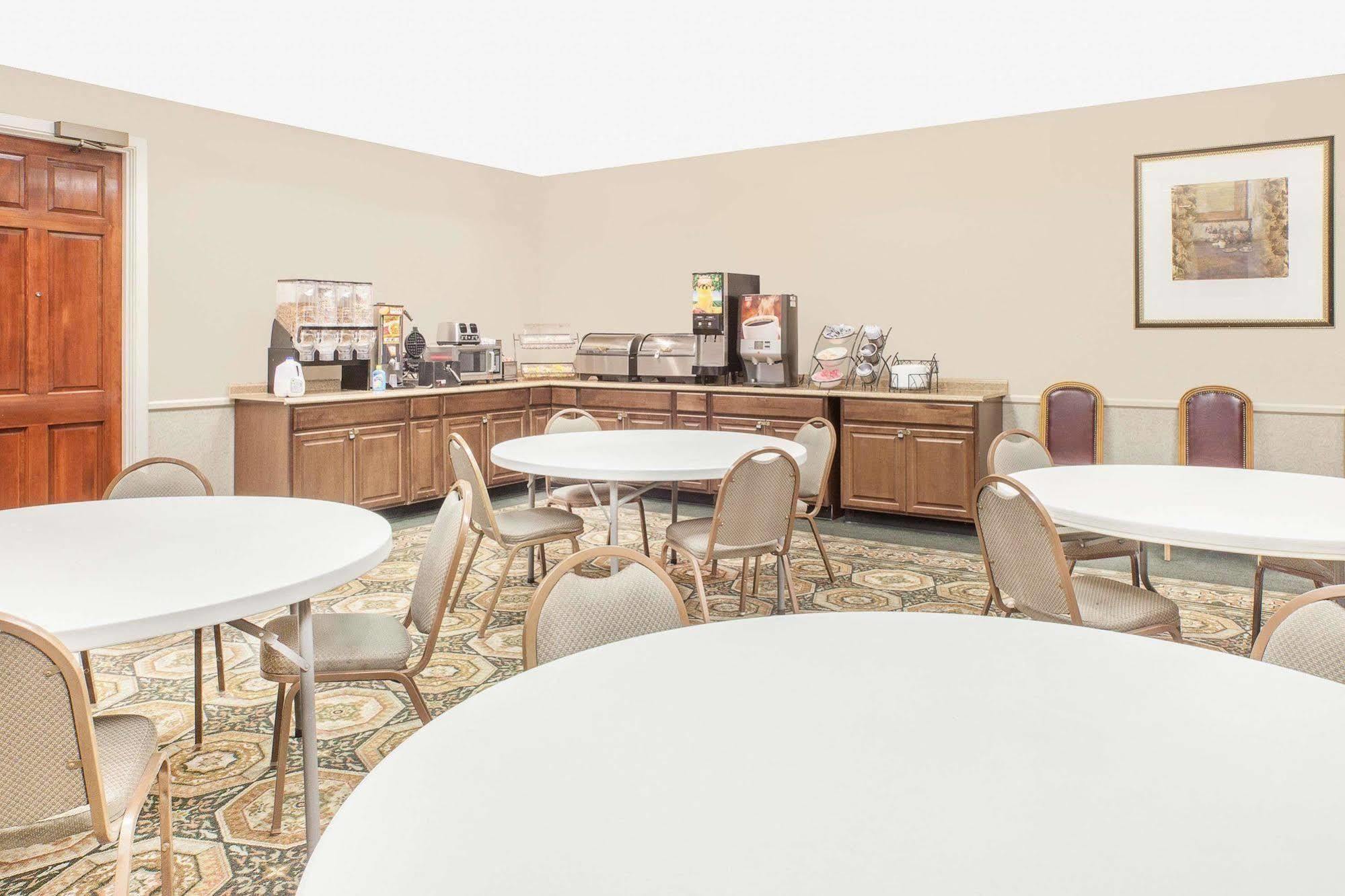 Motel Baymont By Wyndham Paris Esterno foto
