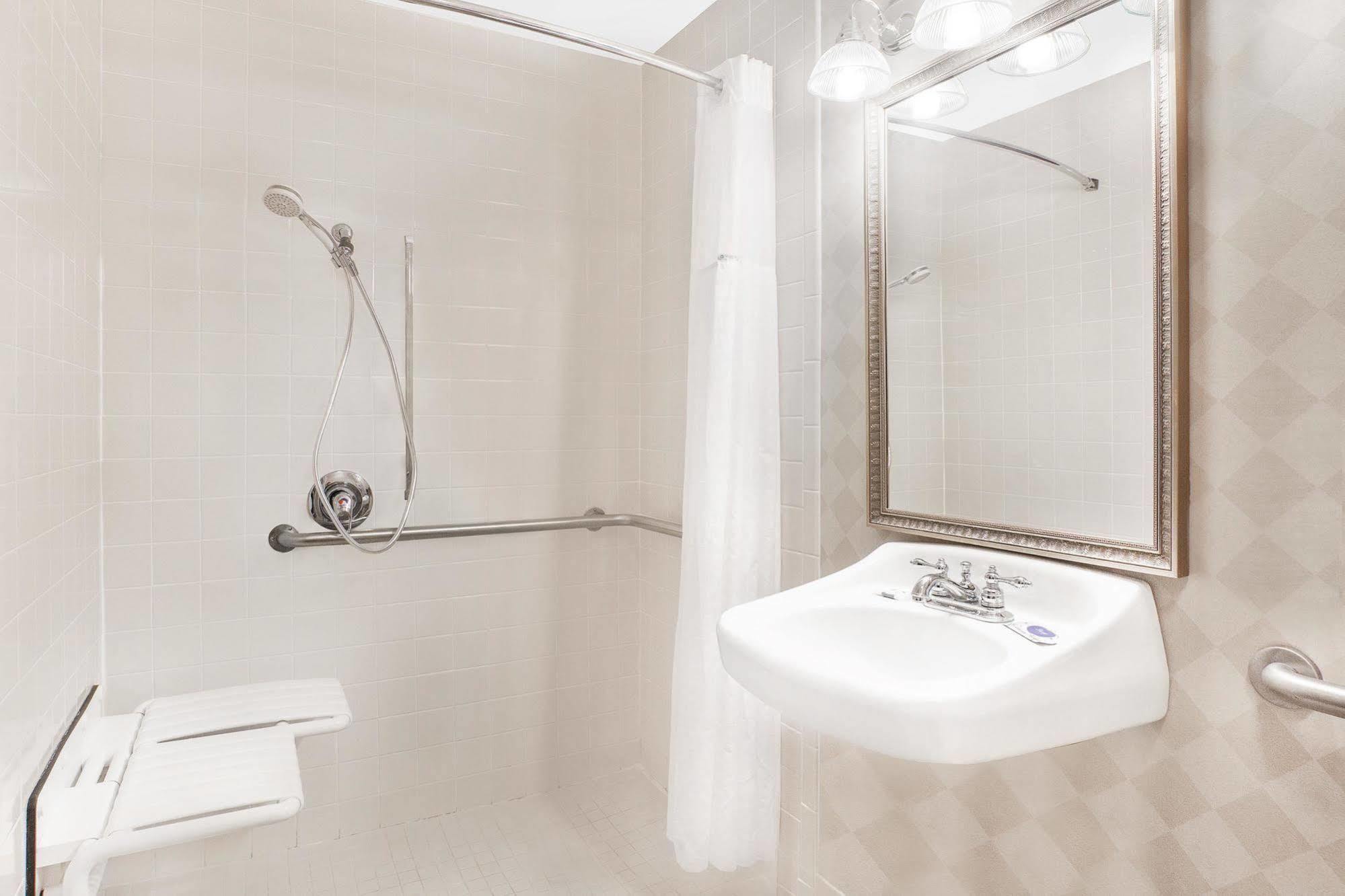 Motel Baymont By Wyndham Paris Esterno foto