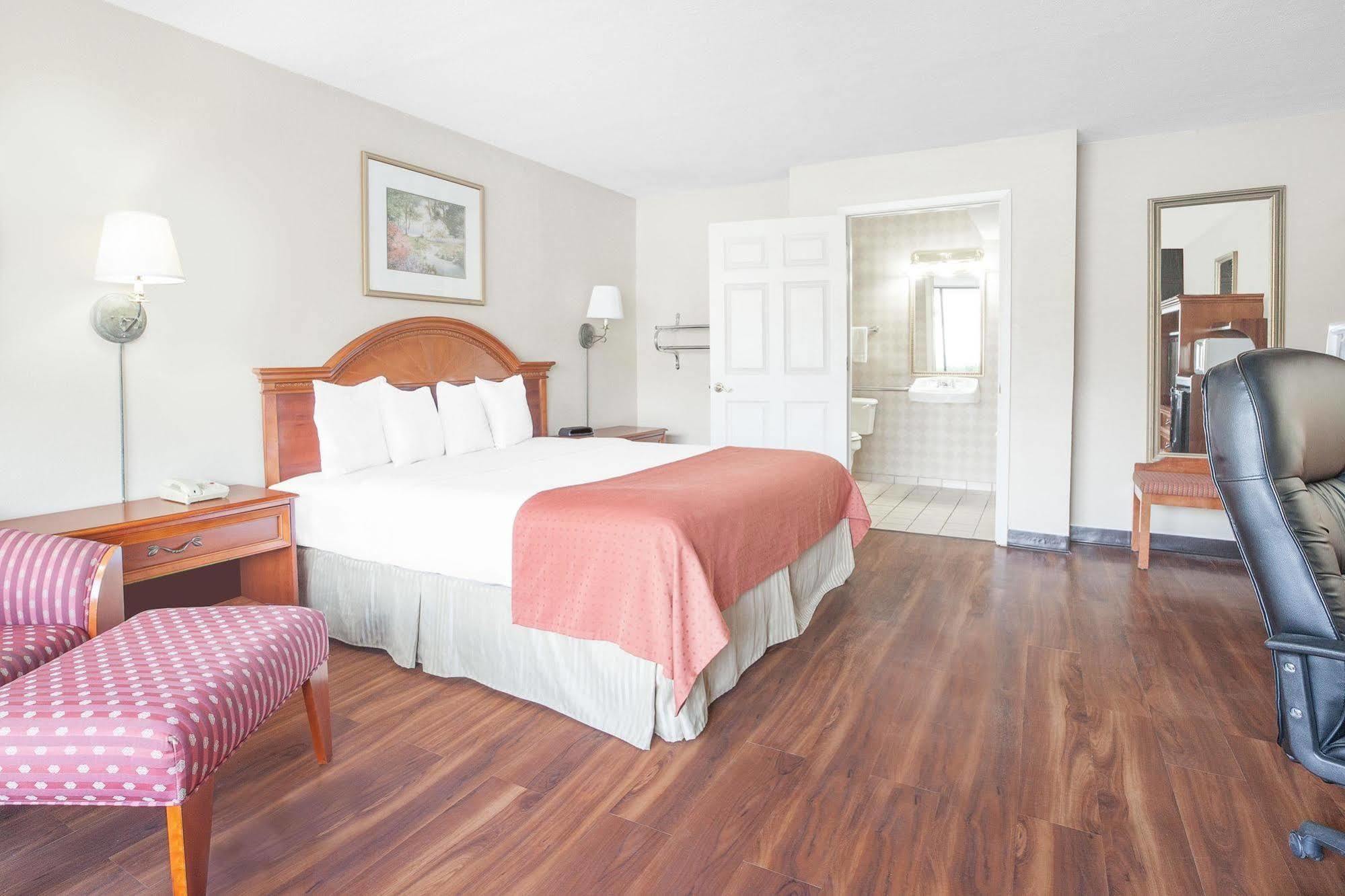 Motel Baymont By Wyndham Paris Esterno foto