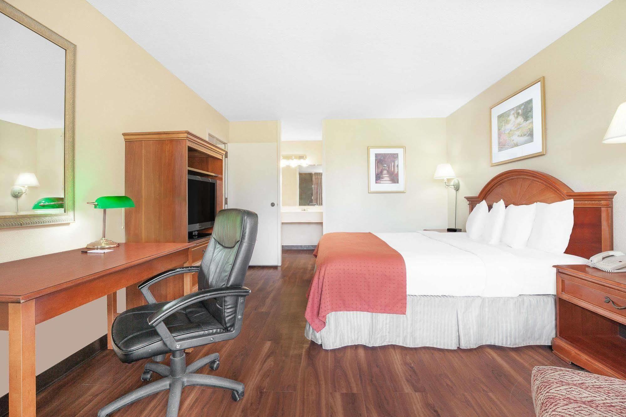 Motel Baymont By Wyndham Paris Esterno foto