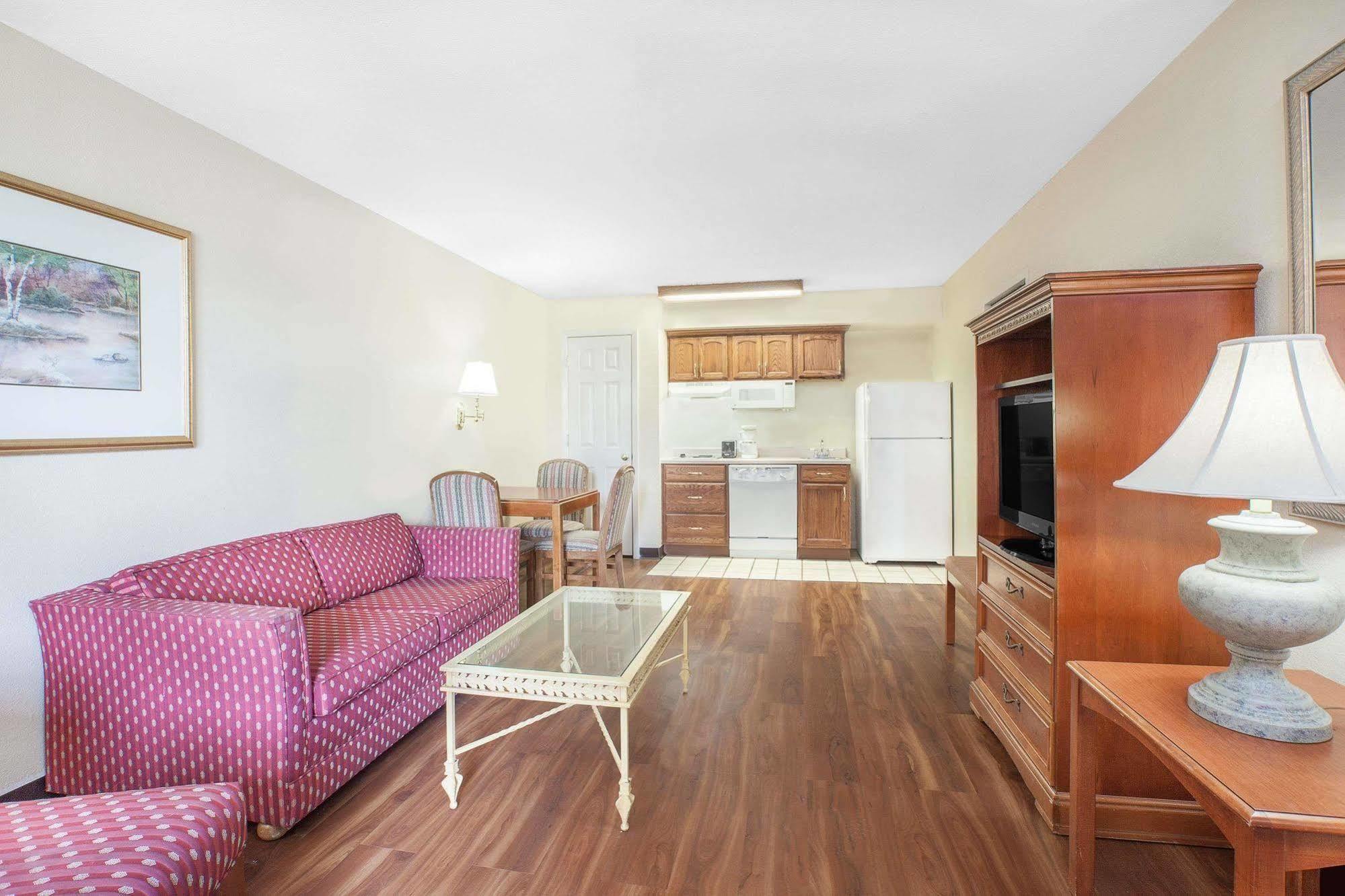Motel Baymont By Wyndham Paris Esterno foto