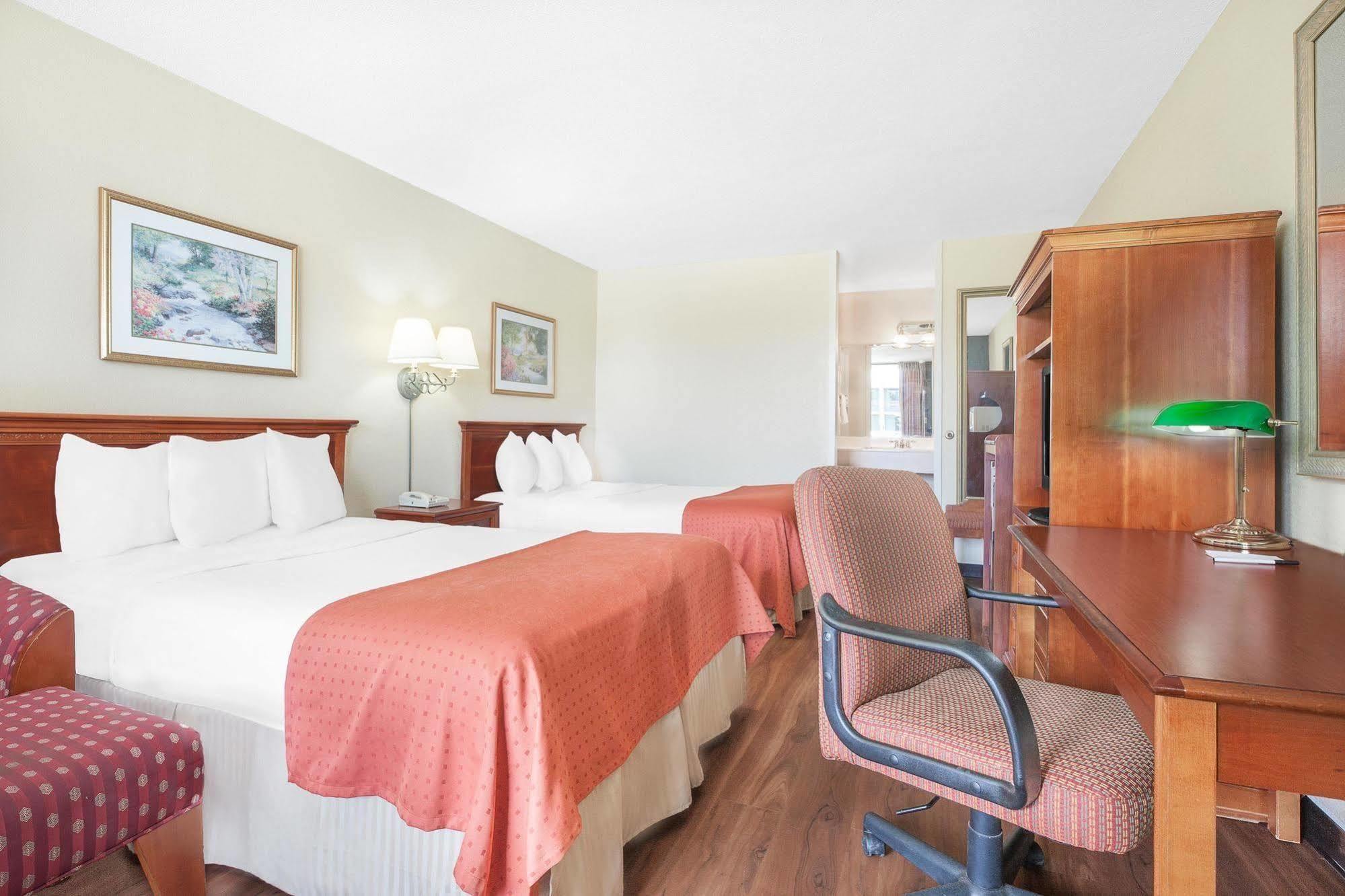 Motel Baymont By Wyndham Paris Esterno foto