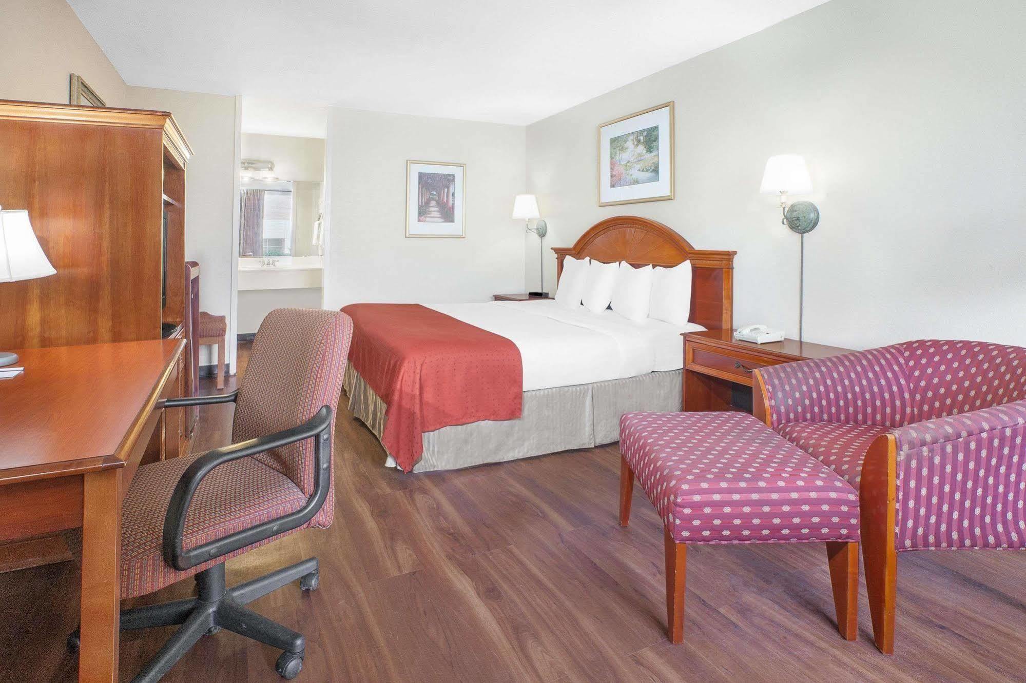 Motel Baymont By Wyndham Paris Esterno foto