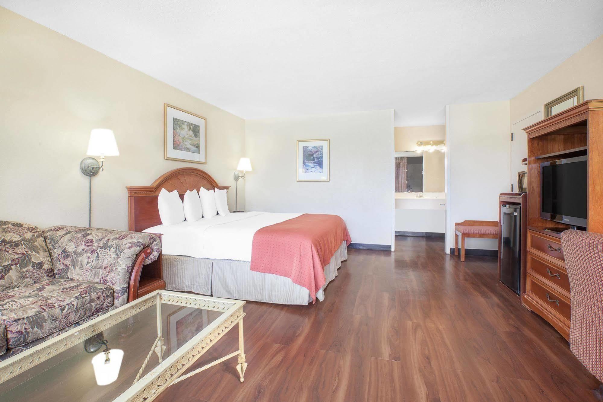 Motel Baymont By Wyndham Paris Esterno foto